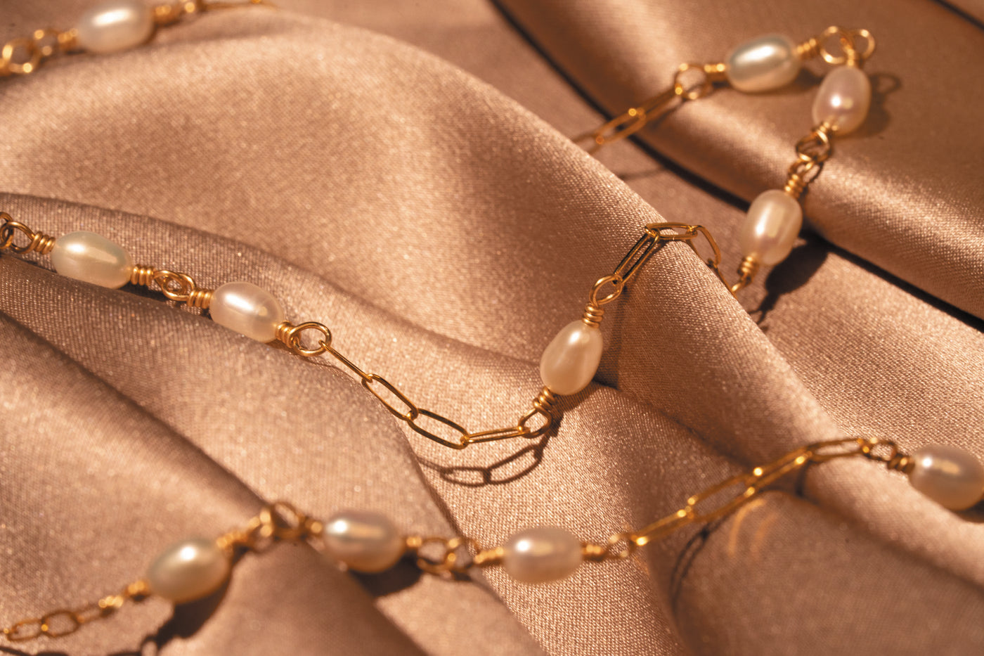 Pearl Paperclip Pattern Necklace