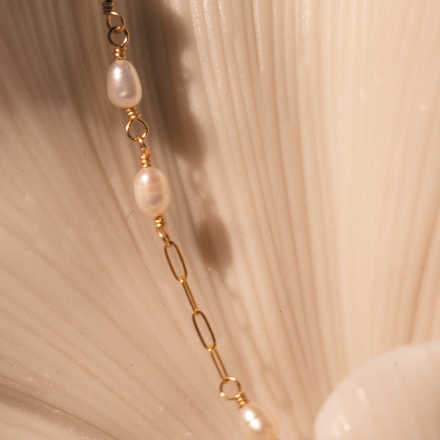 Pearl Paperclip Pattern Necklace