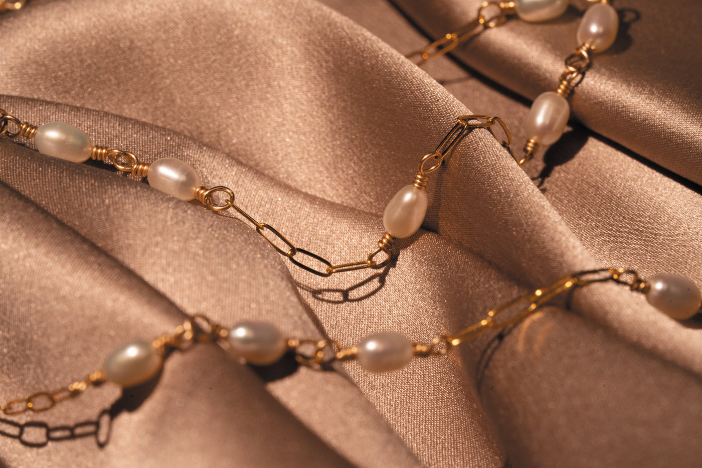 Pearl Paperclip Pattern Necklace