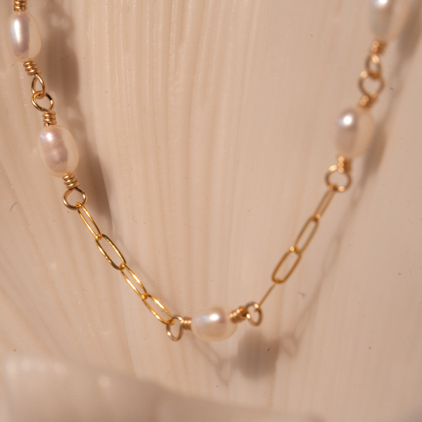 Pearl Paperclip Pattern Necklace