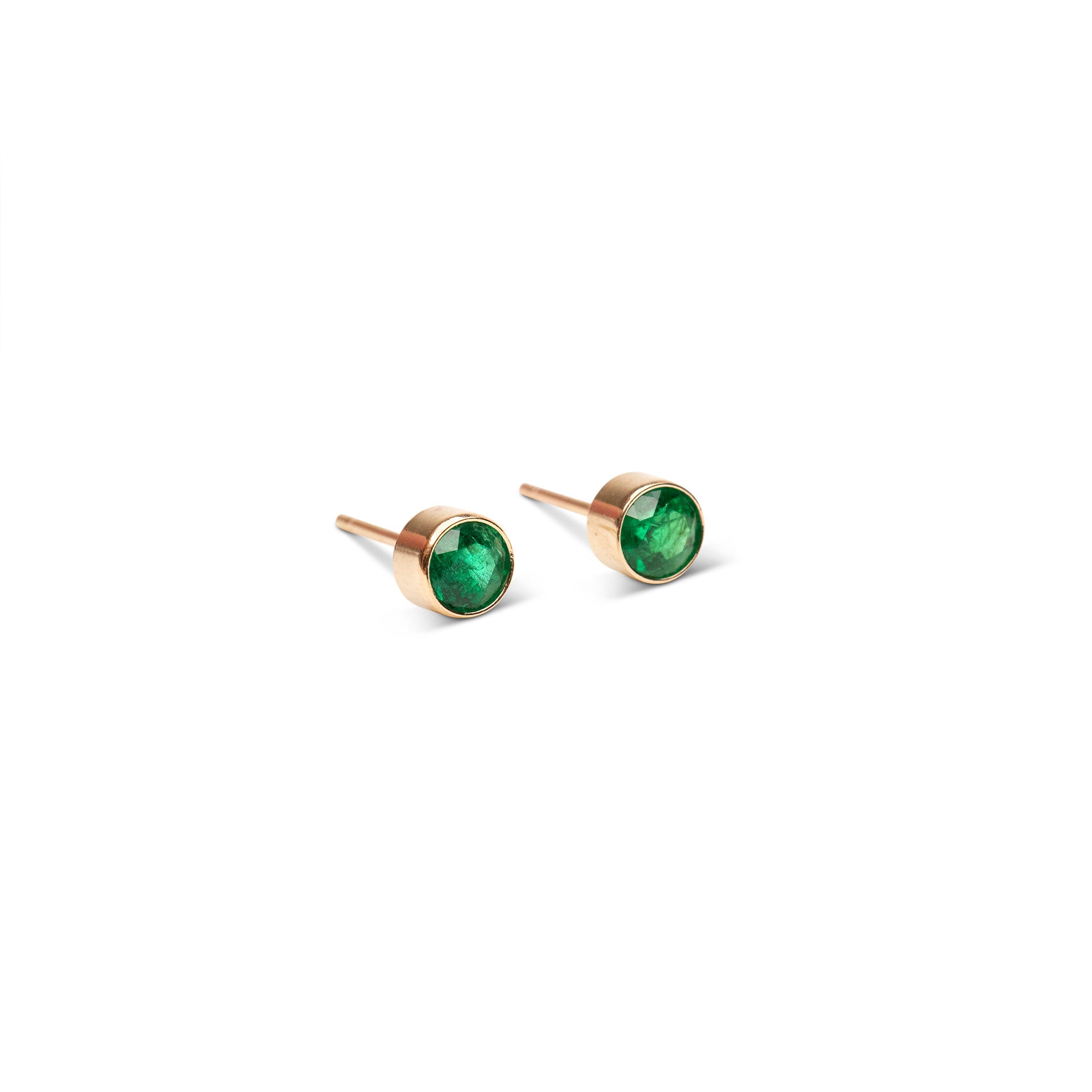 14k Medium Emerald Bezel Studs | 4mm