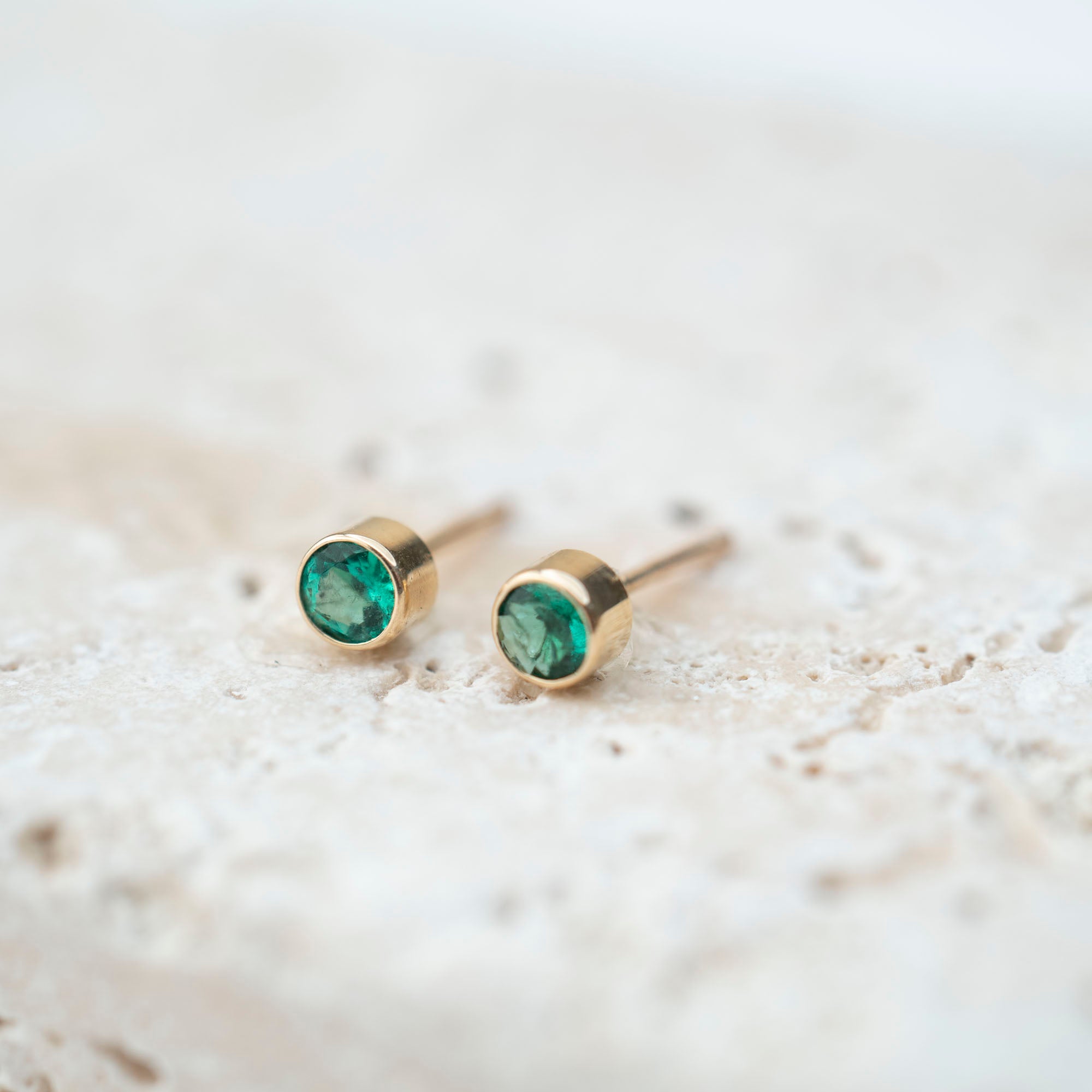 14k Medium Emerald Bezel Studs | 4mm