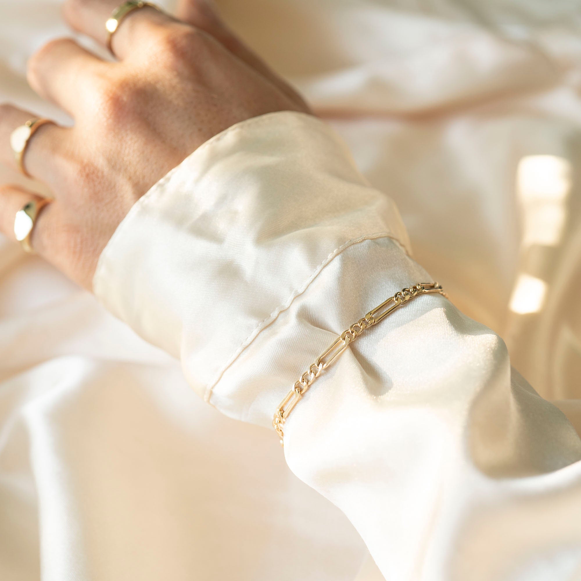 Gold Figaro Bracelet, 14k Gold Bracelet, Simple Gold Bracelet, Chain and Link Bracelet, Chain Bracelet, Gift for Her, Rectangle Bracelet