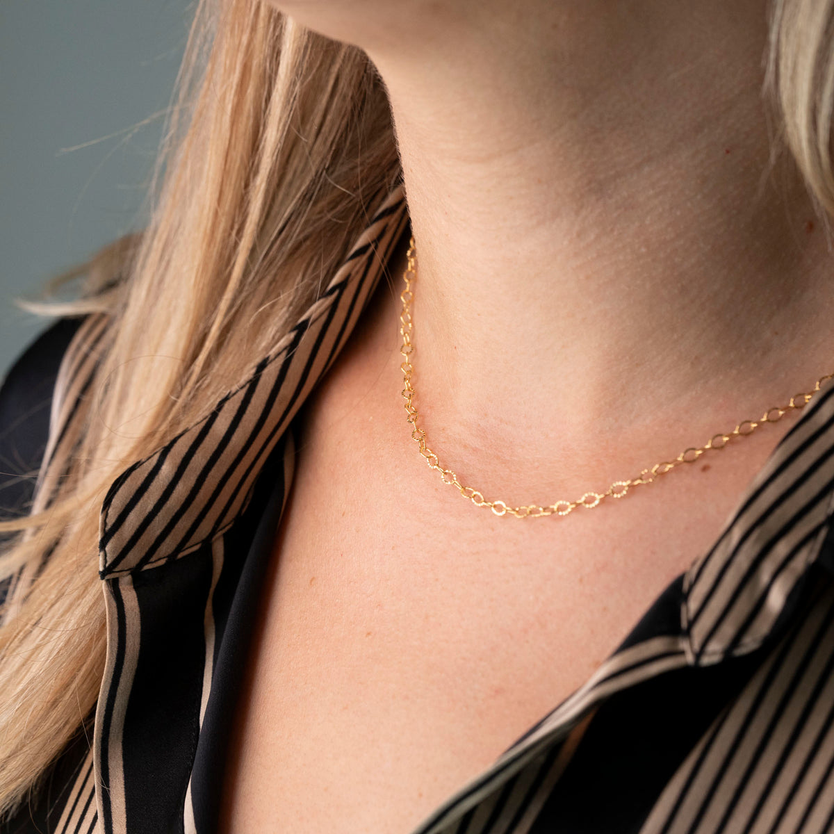 Shiny Oval Necklace