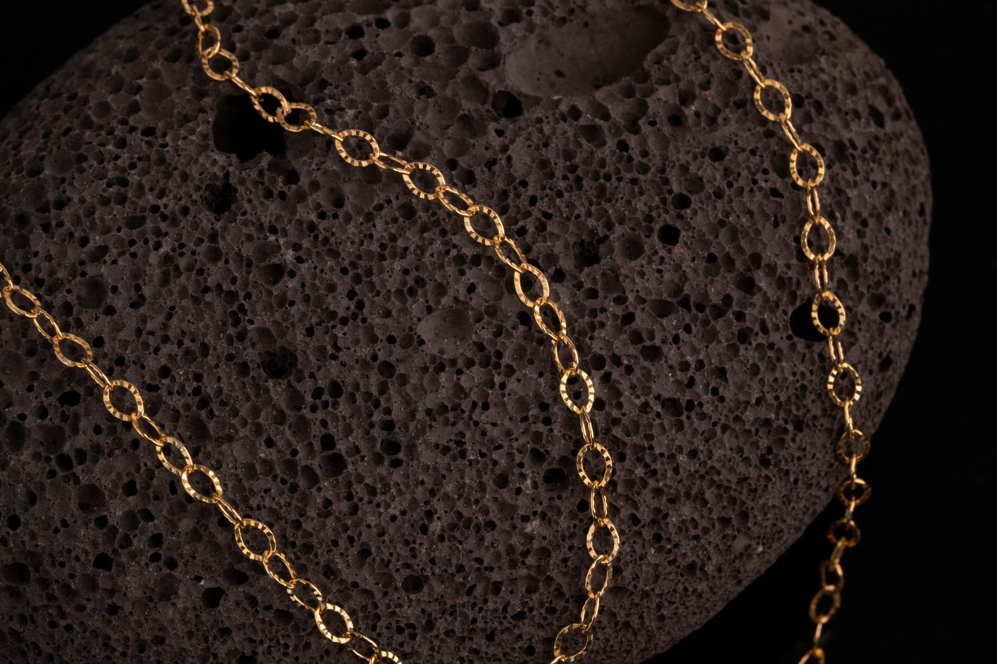 Shiny Oval Necklace