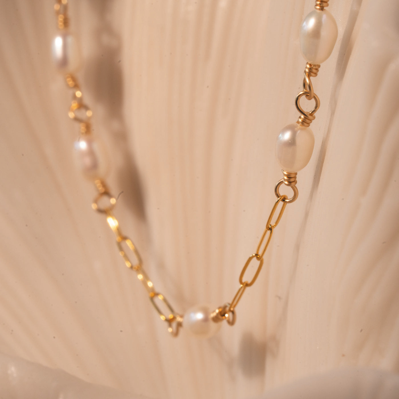 Pearl Paperclip Pattern Necklace